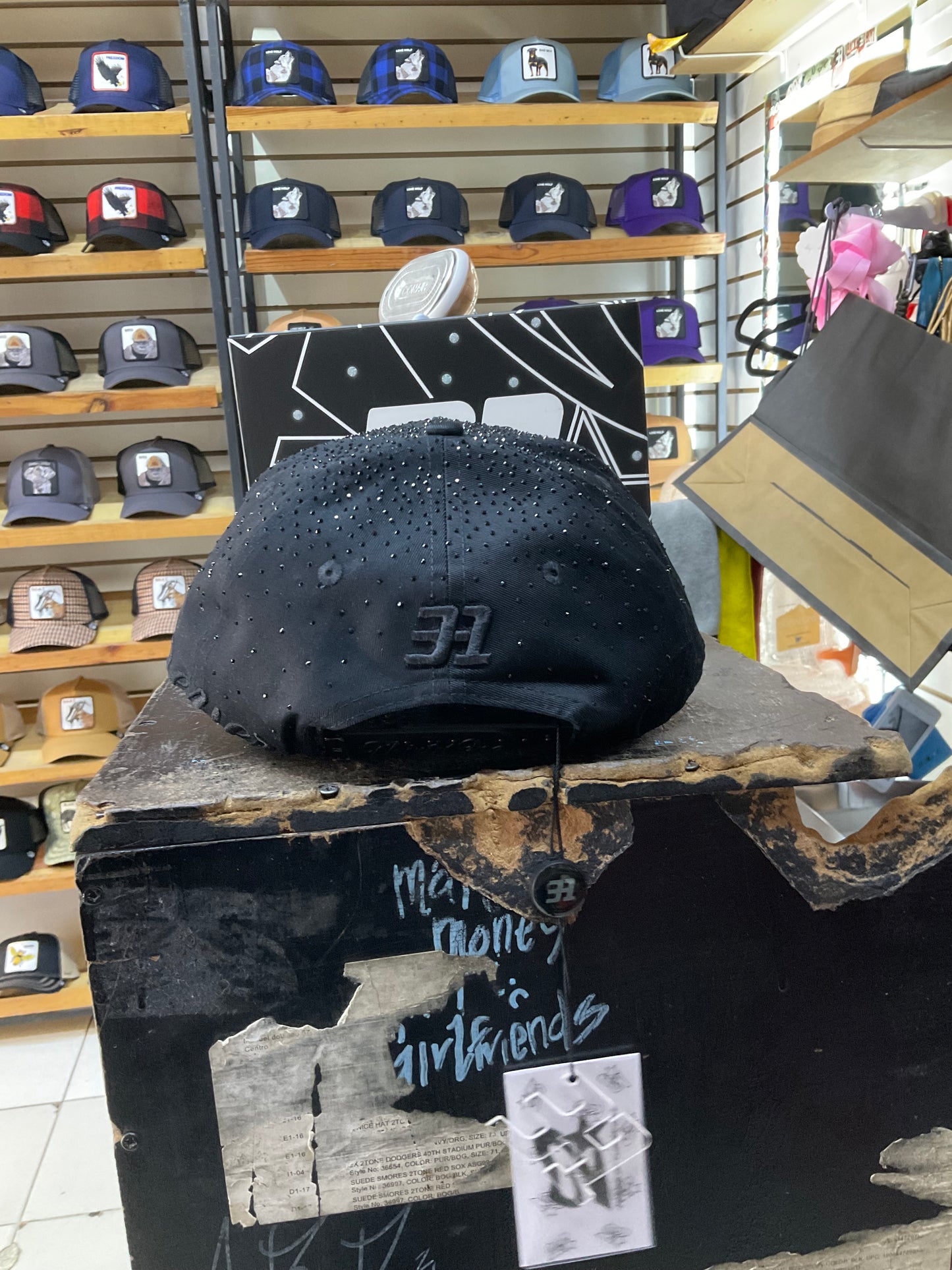 31 Hats / One Hats NY Crystal Black