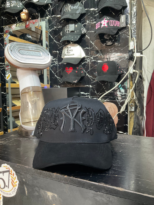 31 Hats Crystal BLACK