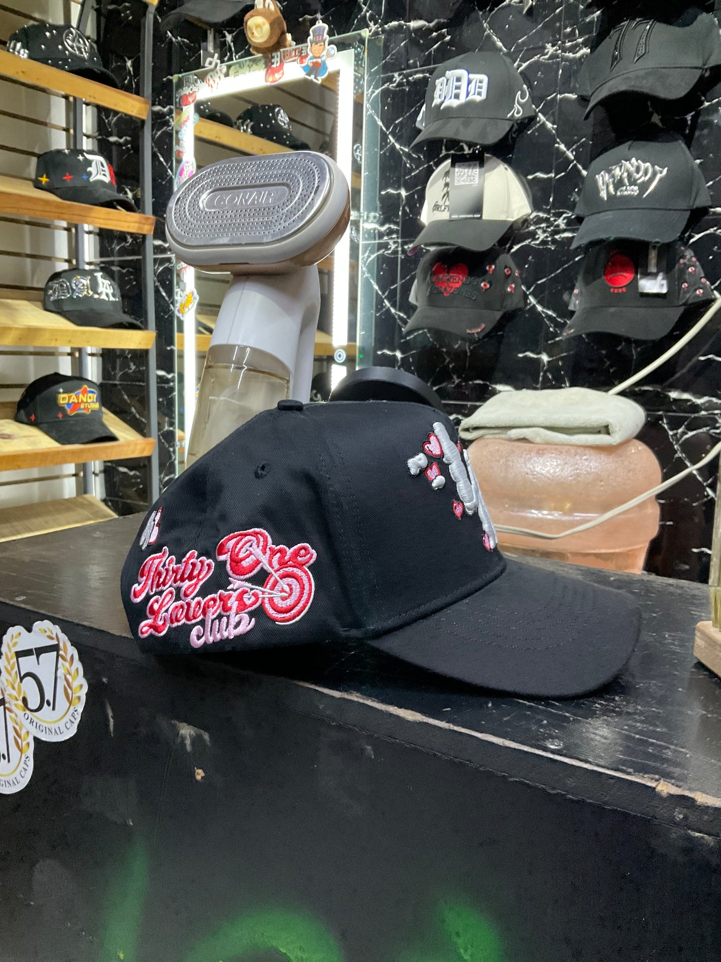 LA San Valentín 31 Hats
