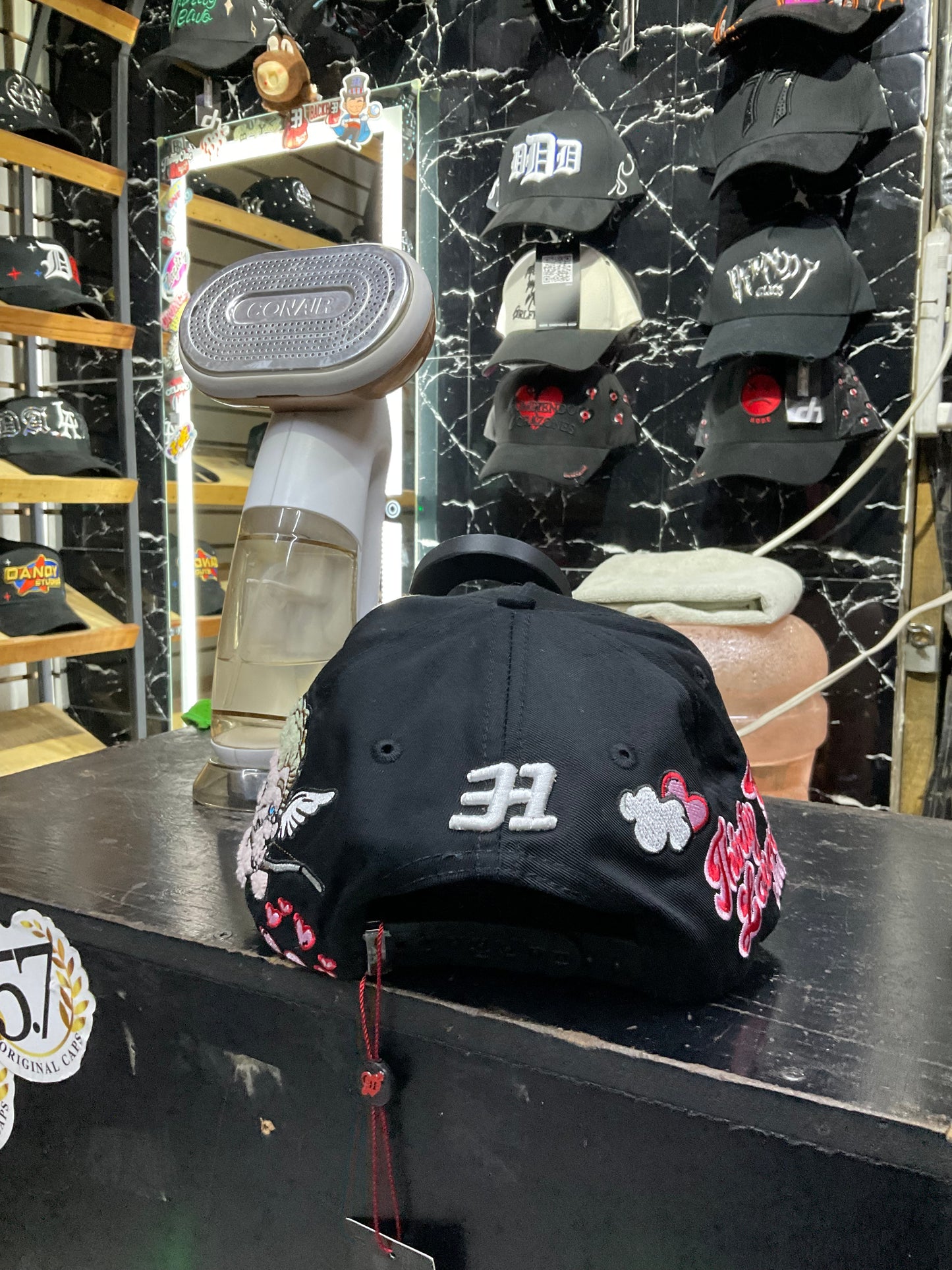 LA San Valentín 31 Hats