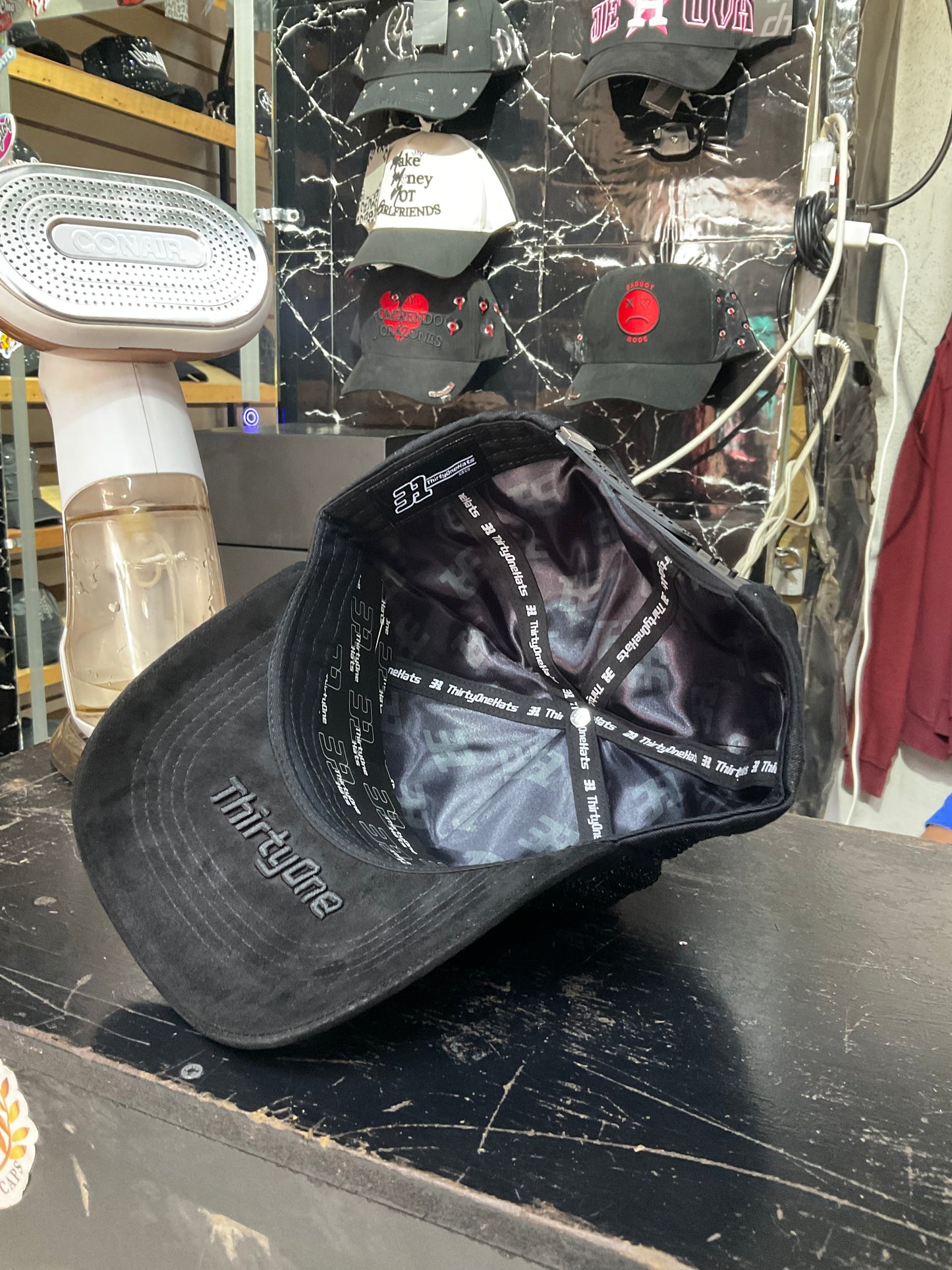 31 Hats Crystal BLACK