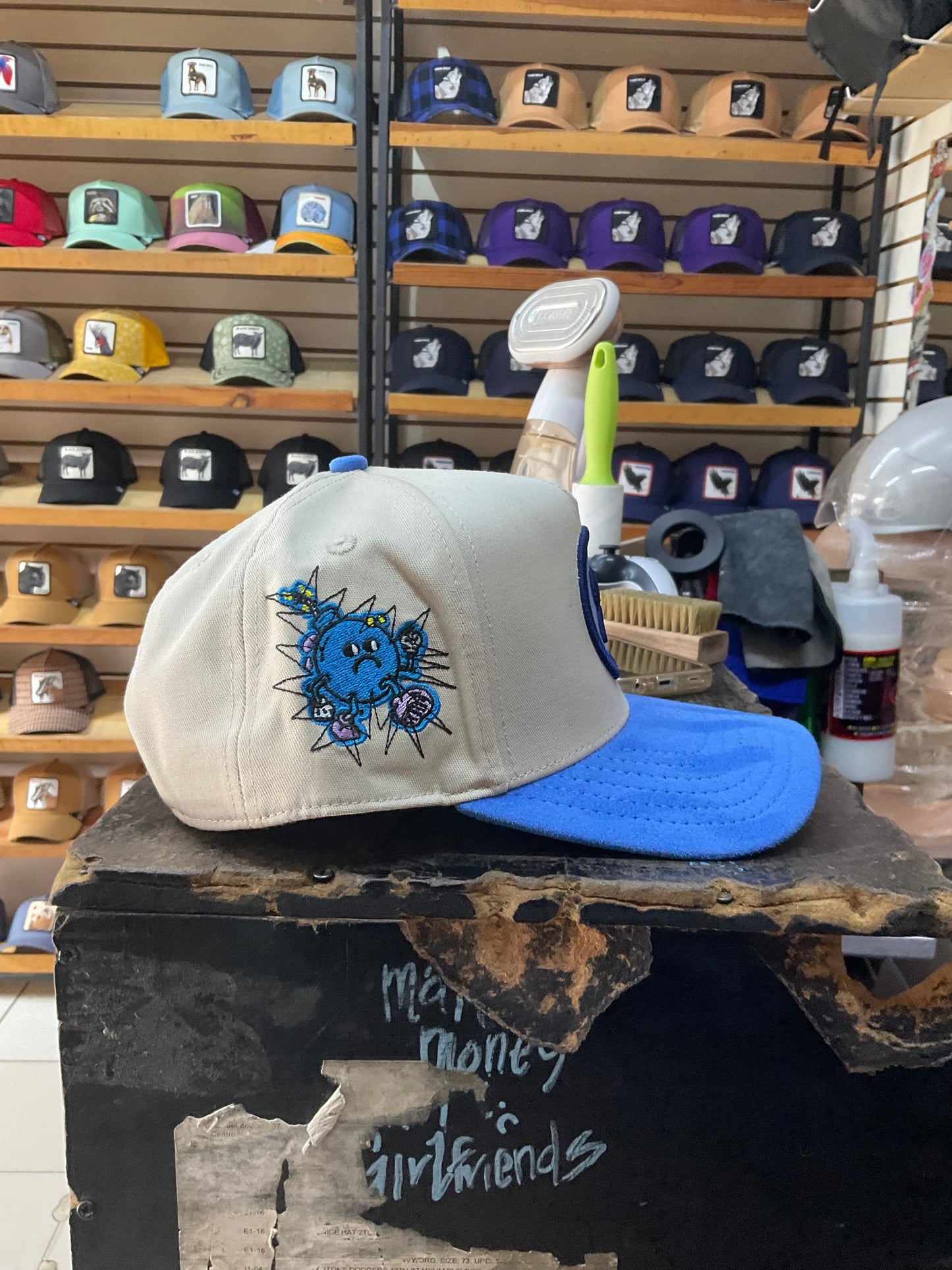 JC HATS EMOCIONES