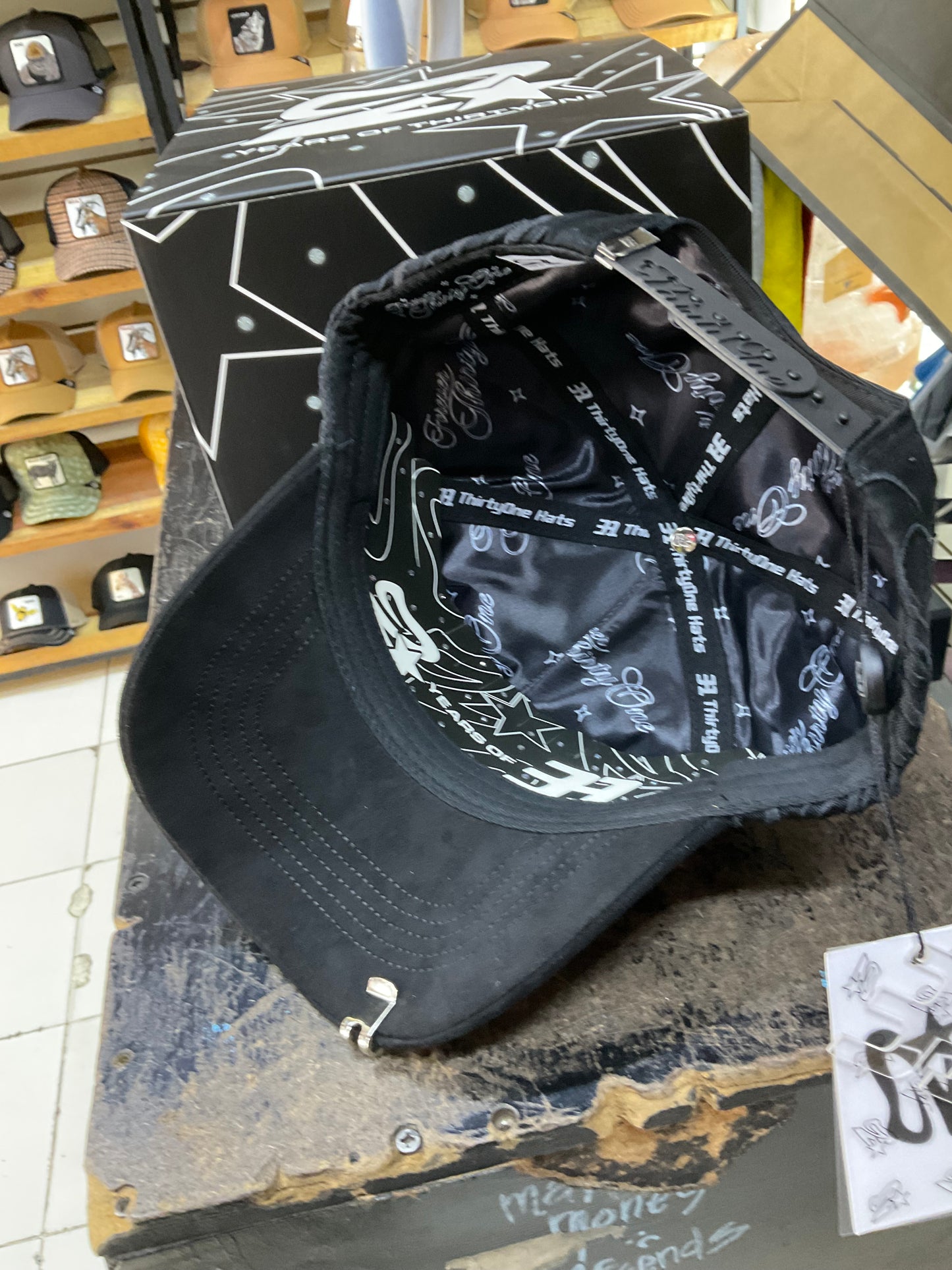 31 Hats / One Hats NY Crystal Black
